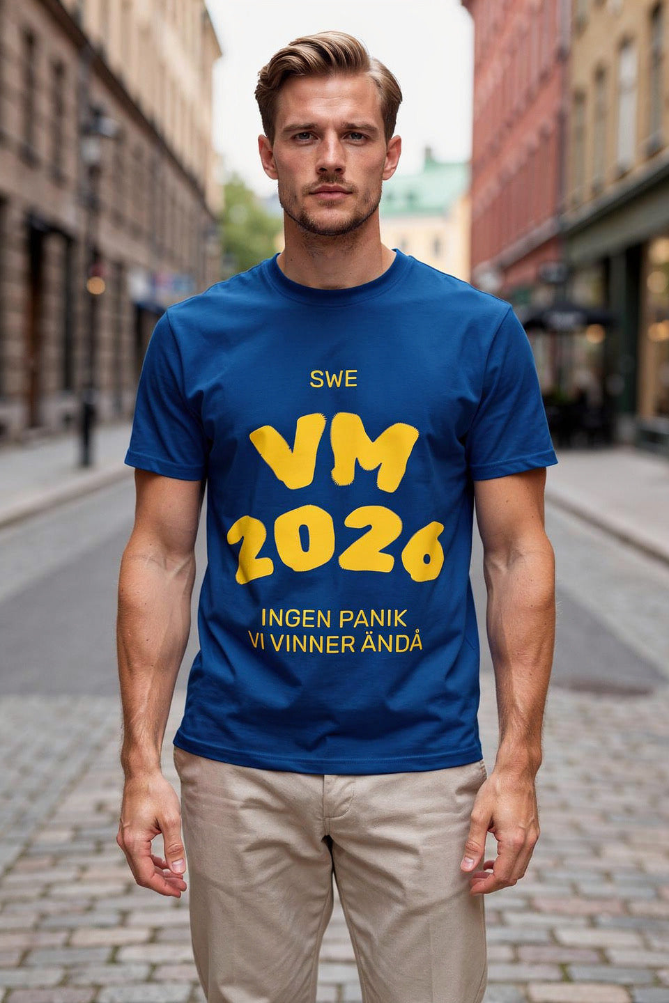 T-Shirt — INGEN PANIK, VI VINNER ENDÅ — SWE VM 2026 Blue & Yellow Soccer Tee
