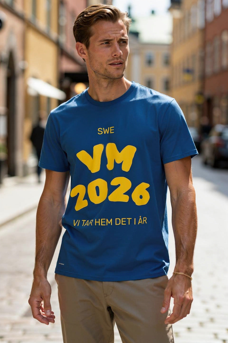 T-Shirt — VI TAR HEM DET I ÅR — SWE VM 2026 Blue & Yellow Soccer Tee
